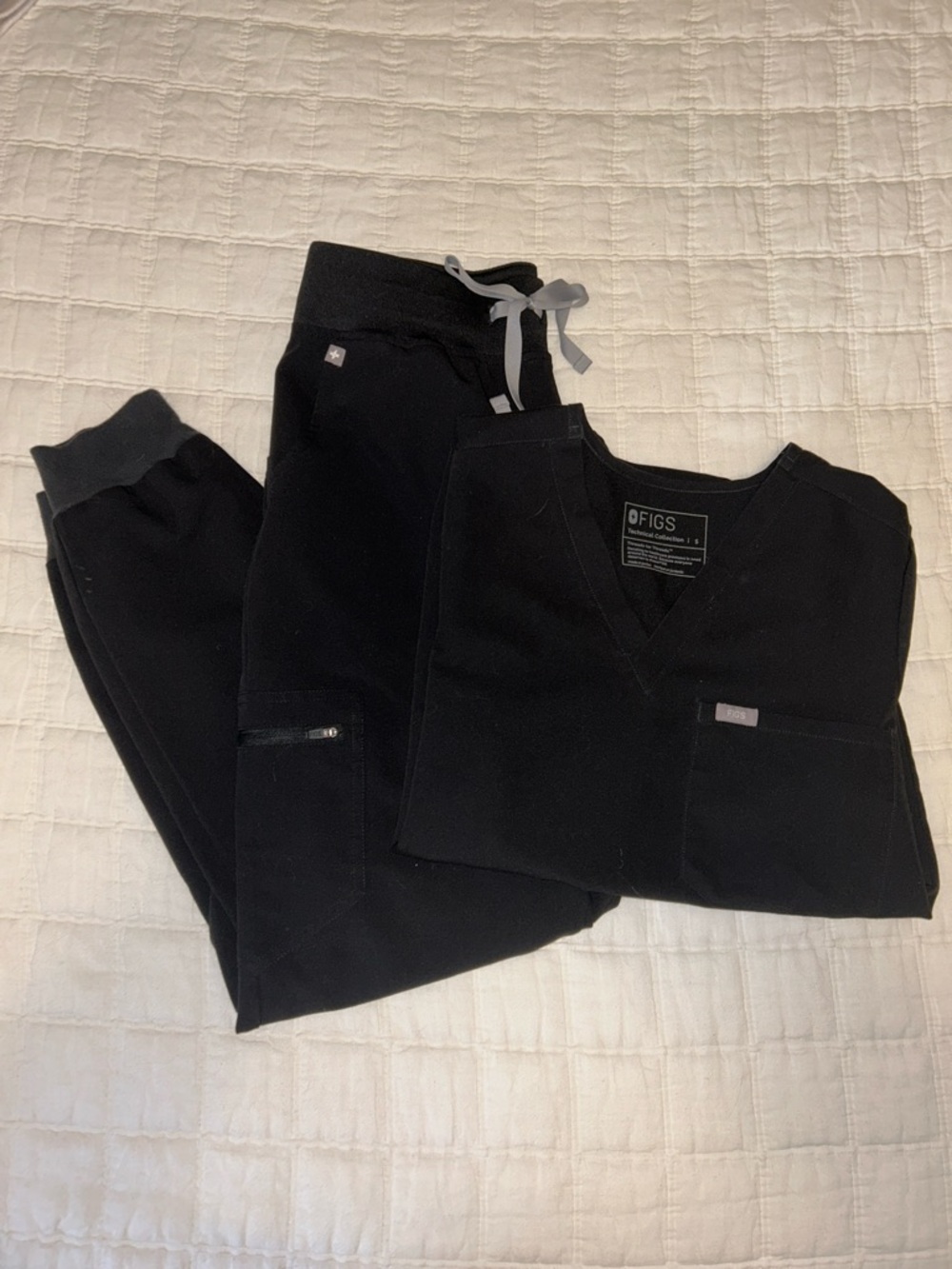 Figs Black V-Neck Scrub Top with Jogger Pants